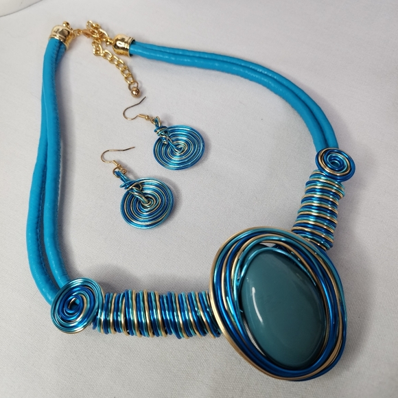 Blue Wire Wrapped Necklace and Earrings Set New - Picture 3 of 11